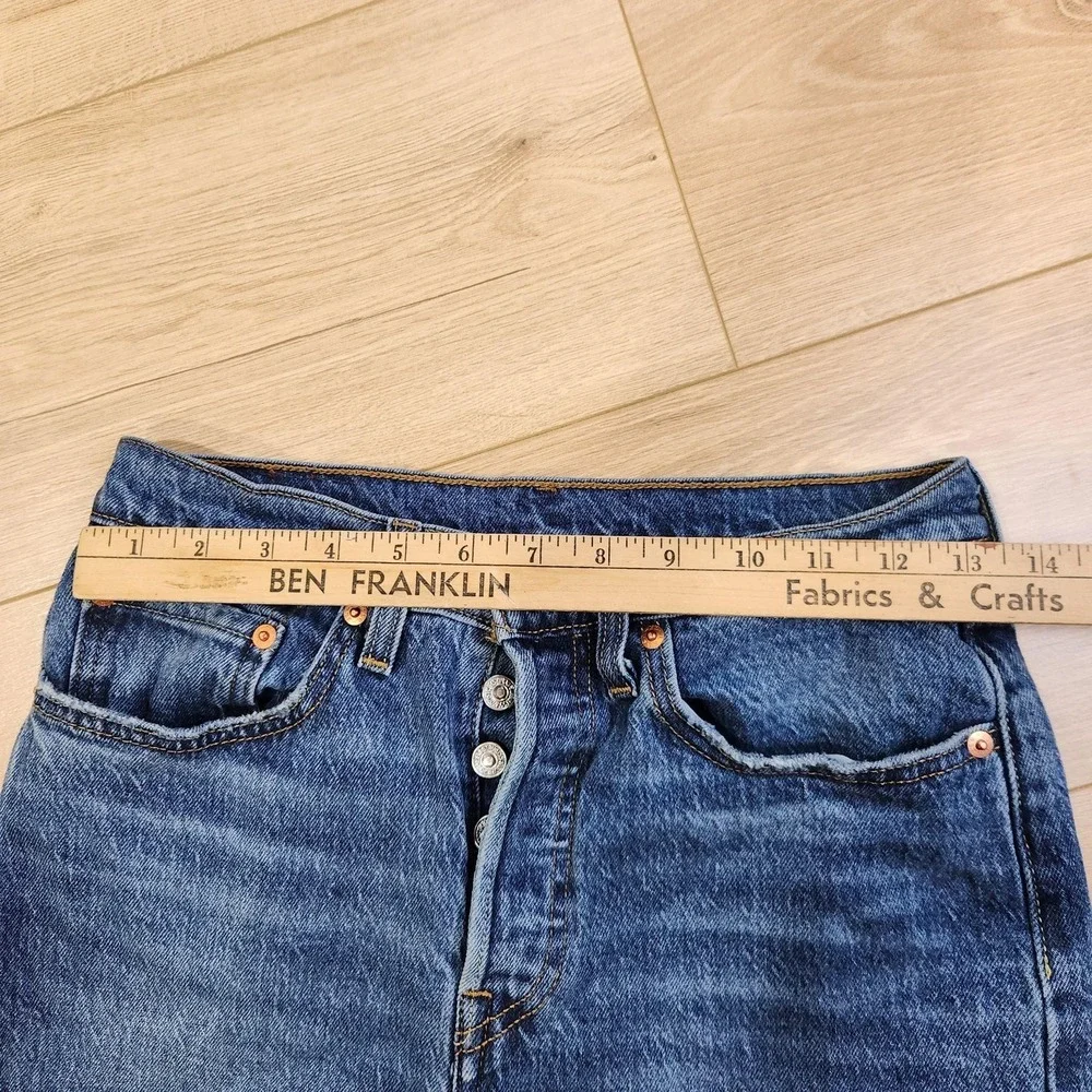 Levis 501 Jeans Womens 26x30‎ Medium Wash Blue High Rise Straight Denim Pants